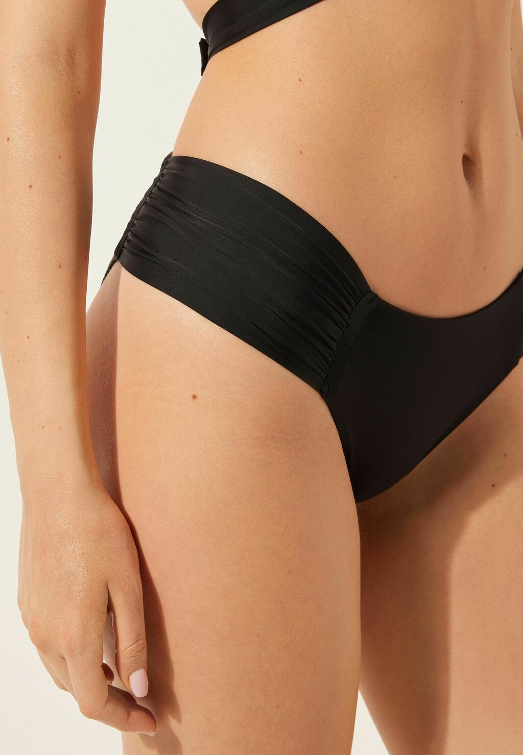 

Плавки бикини INDONESIA Calzedonia, черный