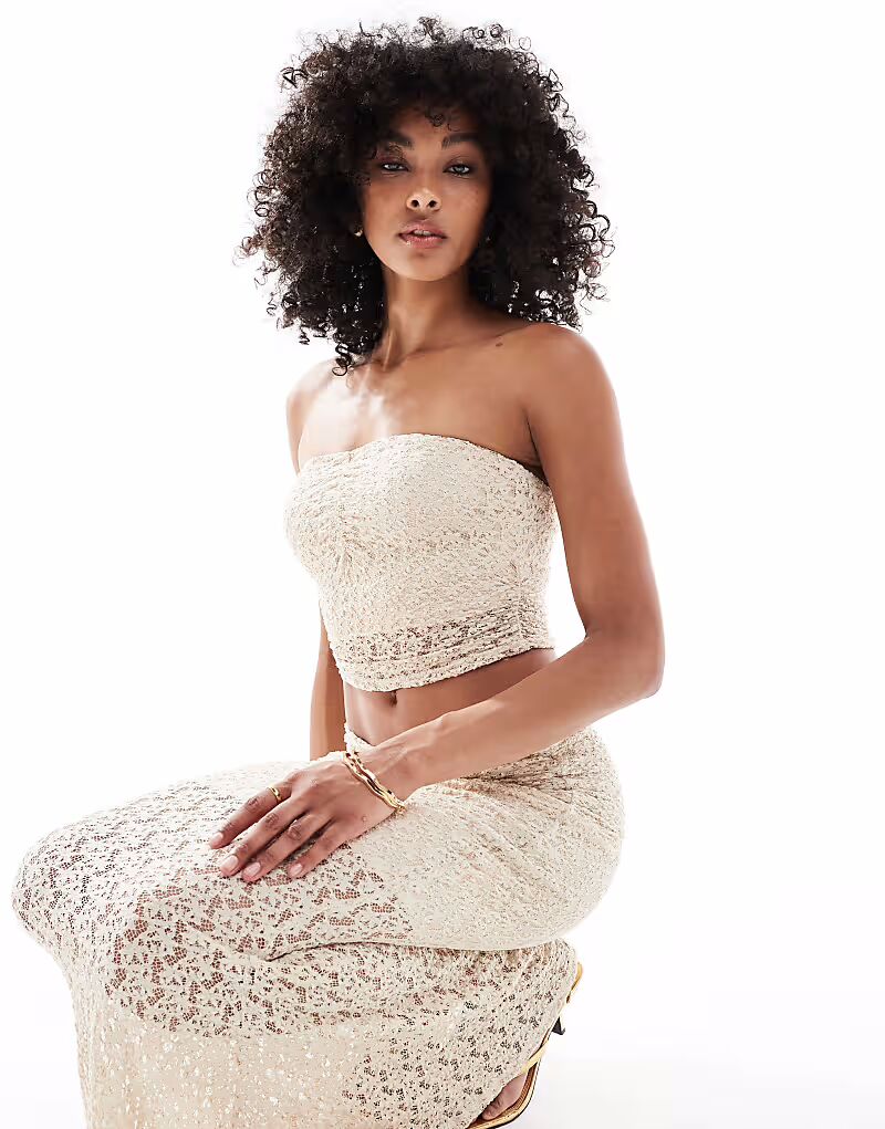 

Кружевной топ-бандо бежевого цвета New Look