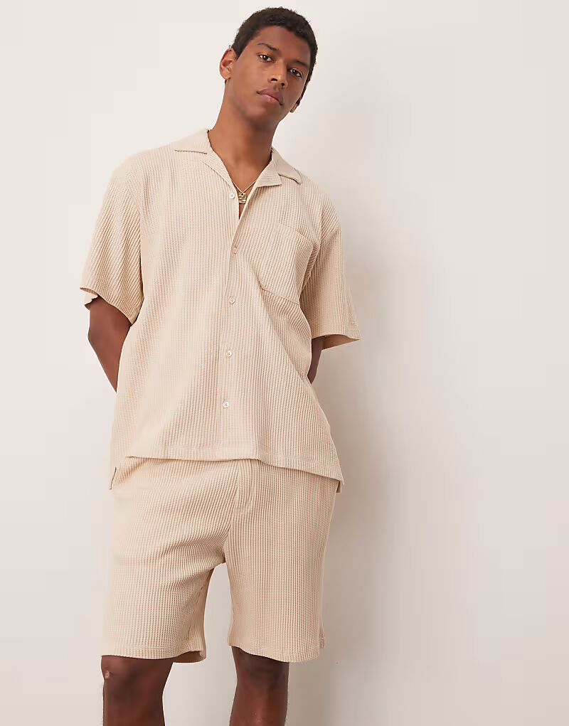 

Вафельные шорты Selected Homme co-ord кремового цвета