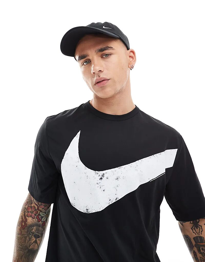 

Футболка с графическим принтом Dri-FIT Swoosh черного цвета Nike Training