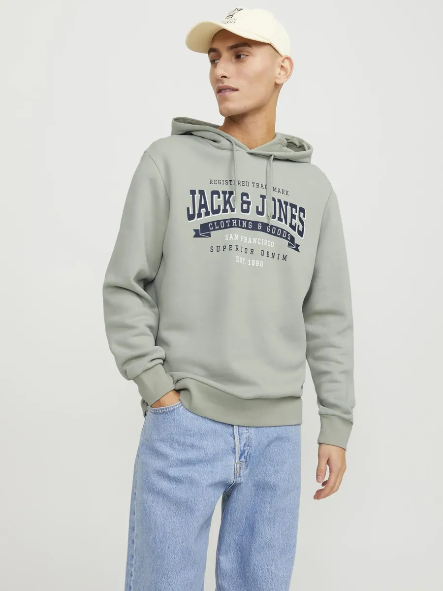 

Толстовка Jack & Jones с капюшоном "JJELOGO SWEAT HOOD 2 COL 23/24 NOOS", цвет Desert Sage