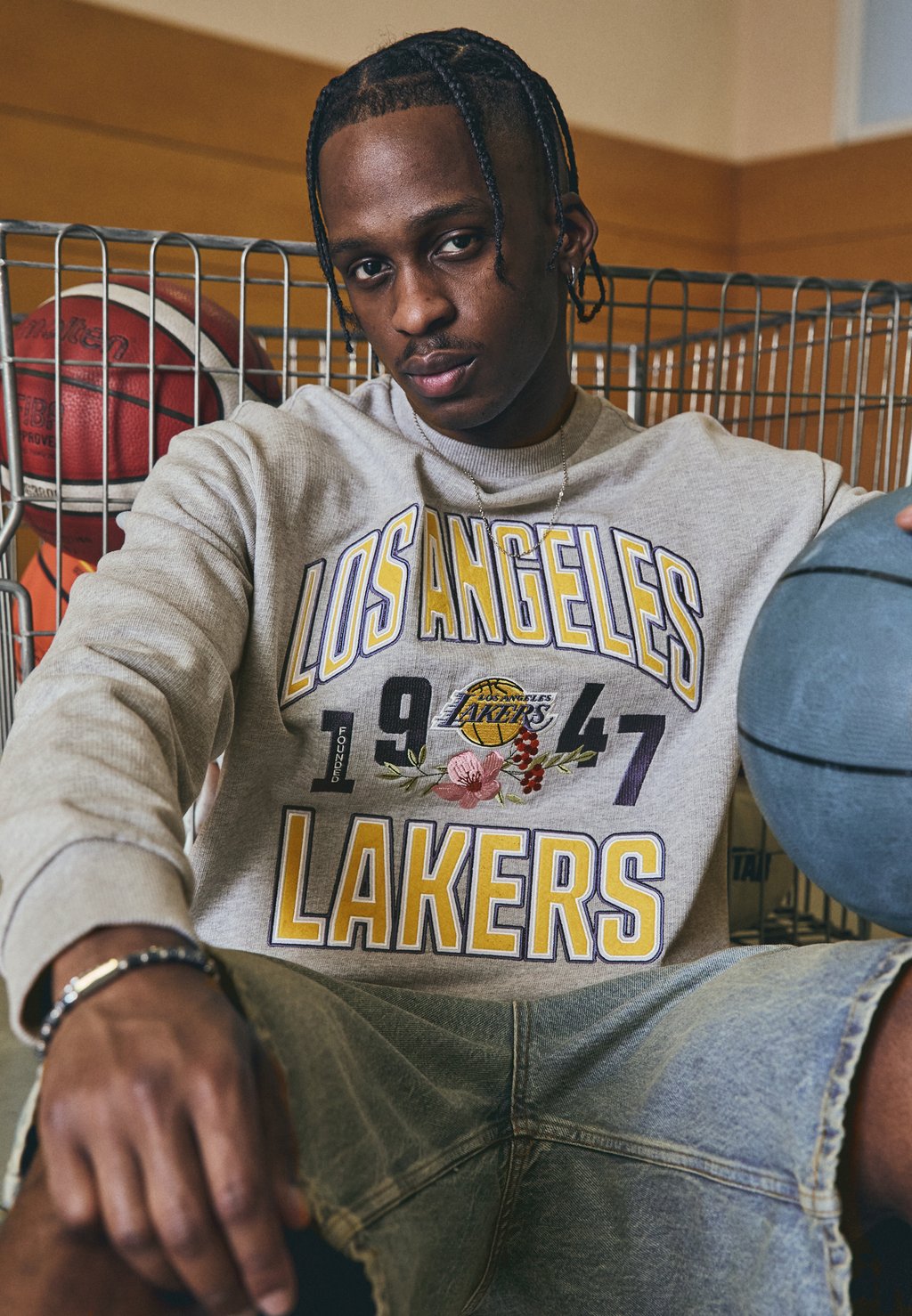 

Толстовка NBA LOS ANGELES LAKERS FLORAL OVERSIZED CREW New Era, серый