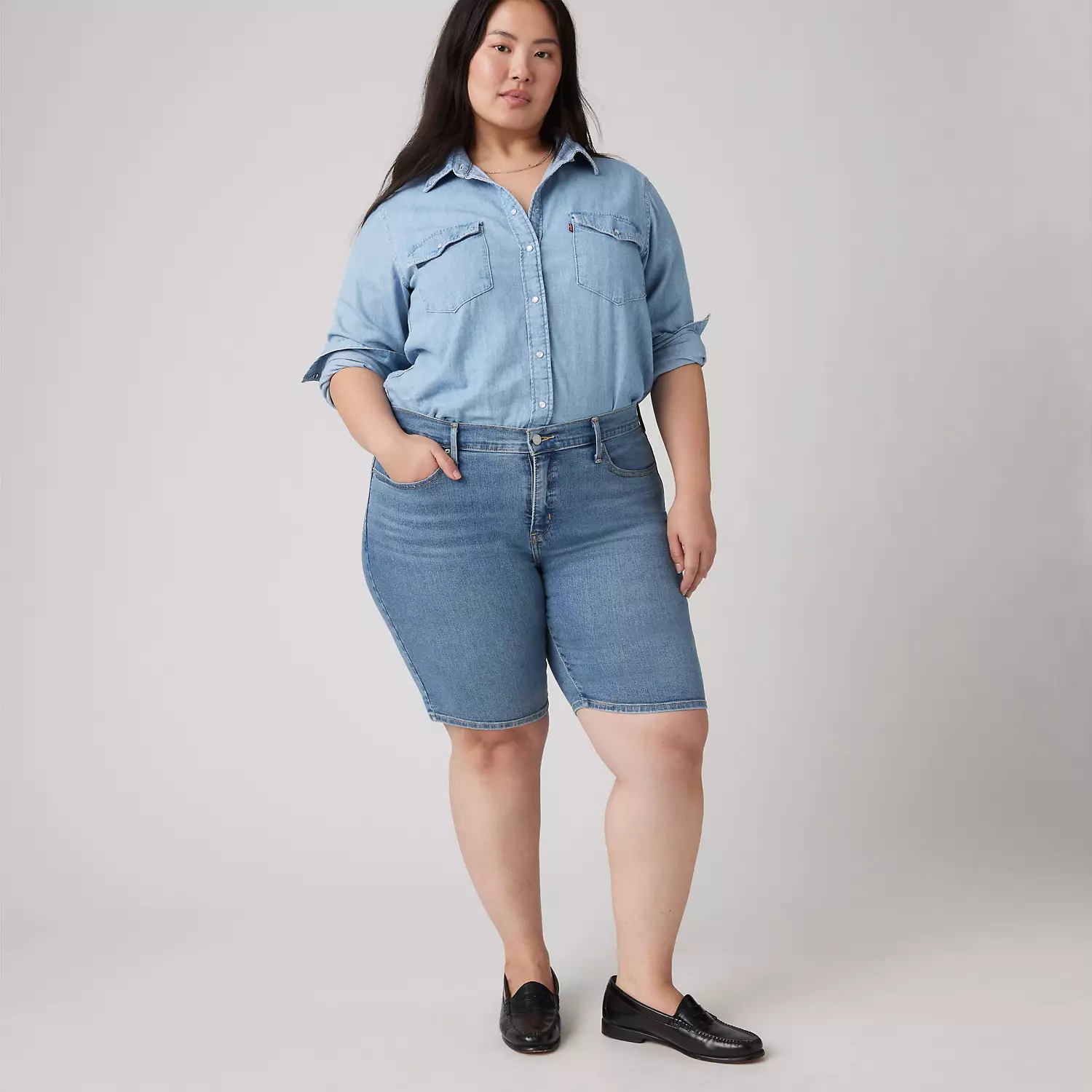 

Женские шорты-бермуды Shaping (размер Plus) Levi's, цвет Camp Denim Short Plu - Medium Wash
