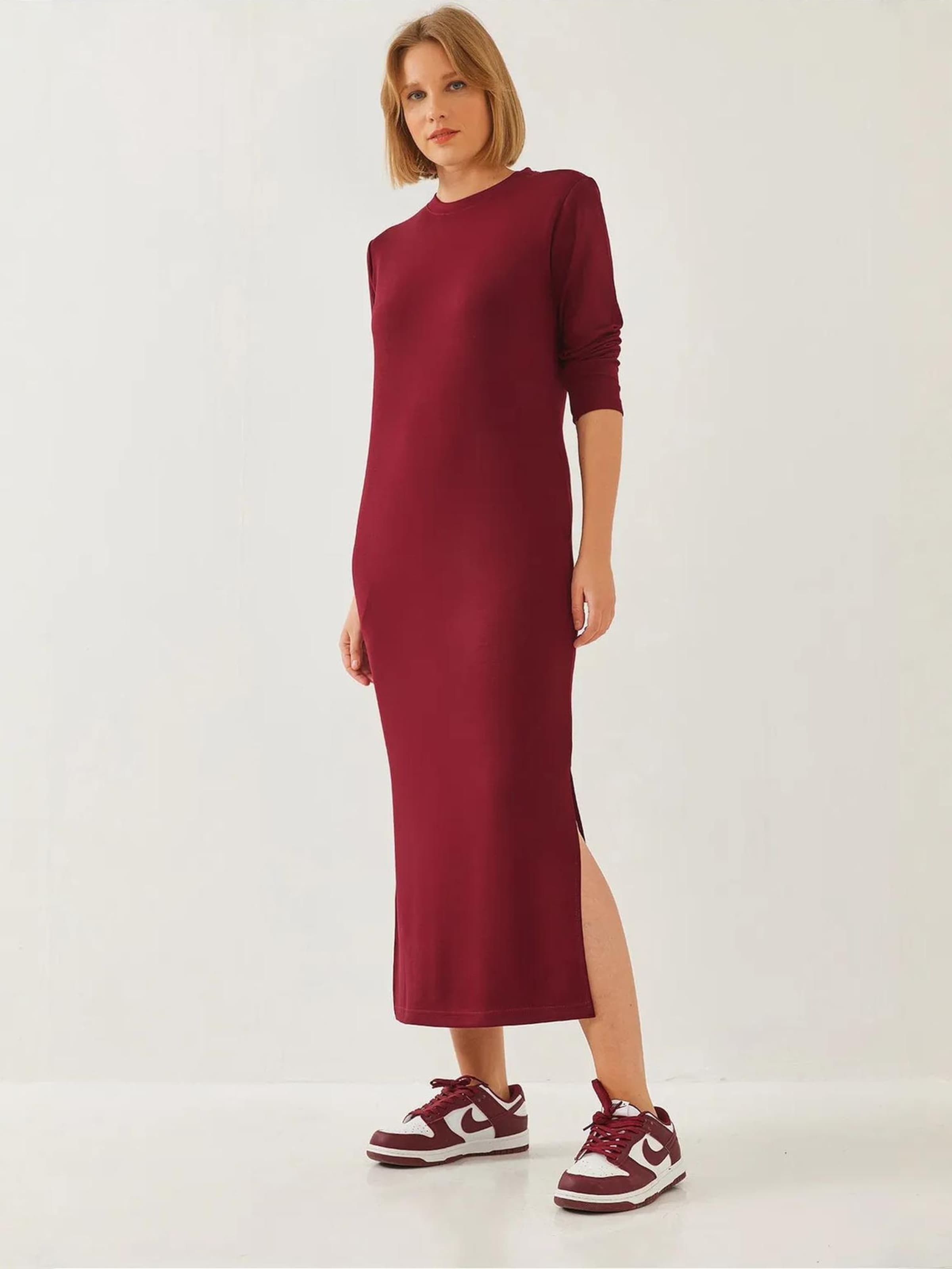 

Bianco Lucci Платье в бордовом цвете