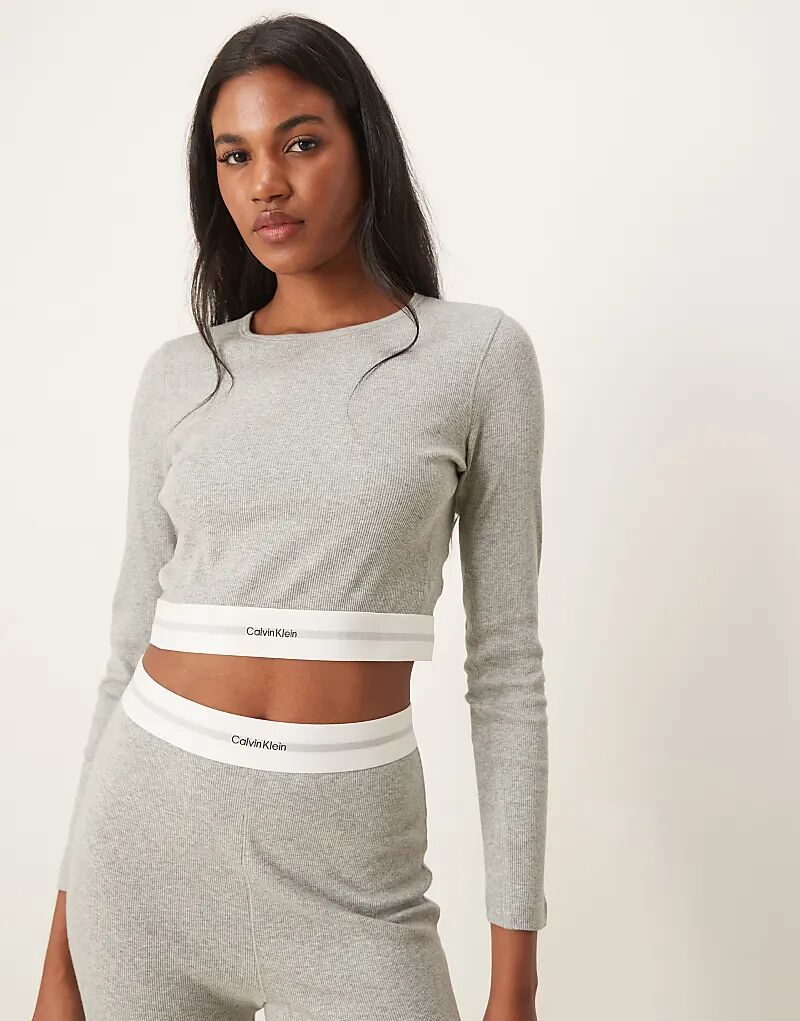 

Современный укороченный топ Calvin Klein в рубчик с длинными рукавами серого цвета