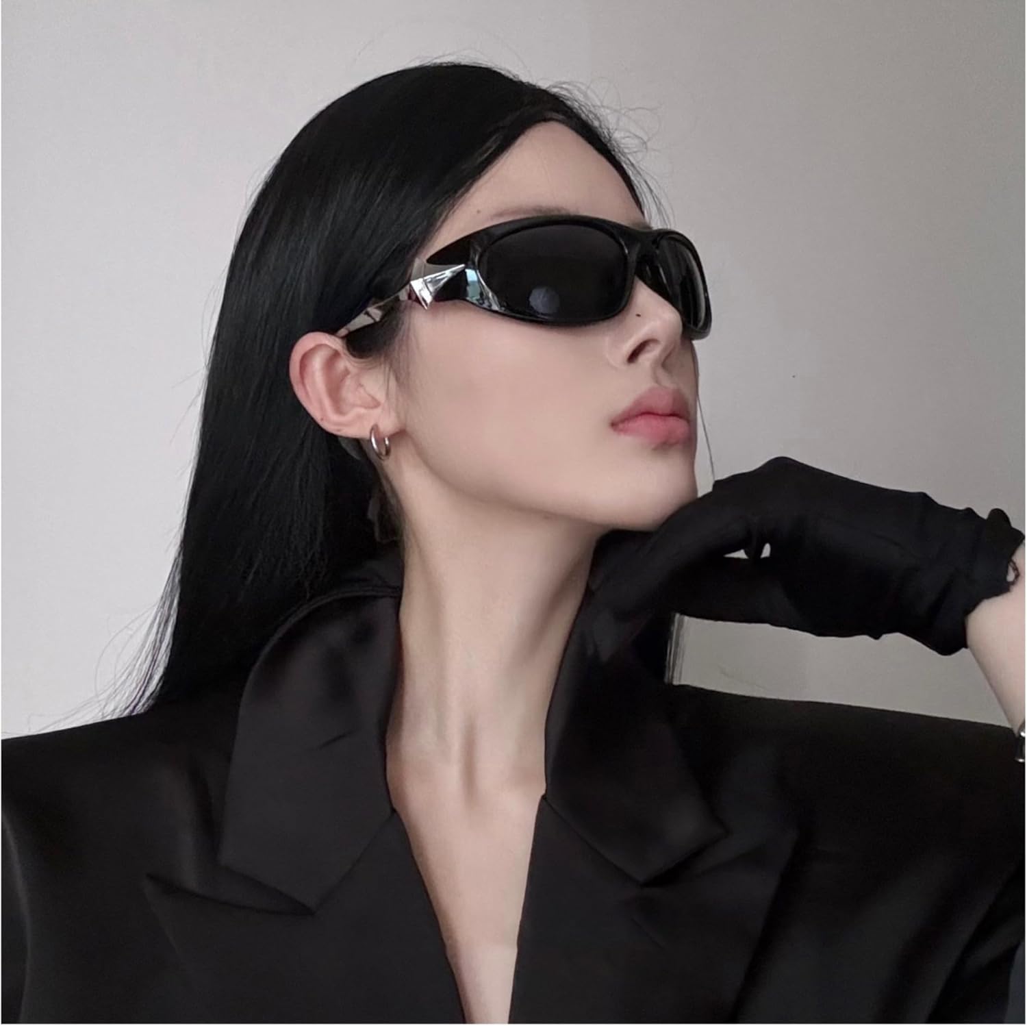 

Футуристические солнцезащитные очки в стиле киберпанк для женщин и мужчин — стильные, дерзкие очки в уличном стиле, нишевые солнцезащитные очки премиум-класса для фотосессий и повседневной носки MoJone, Black