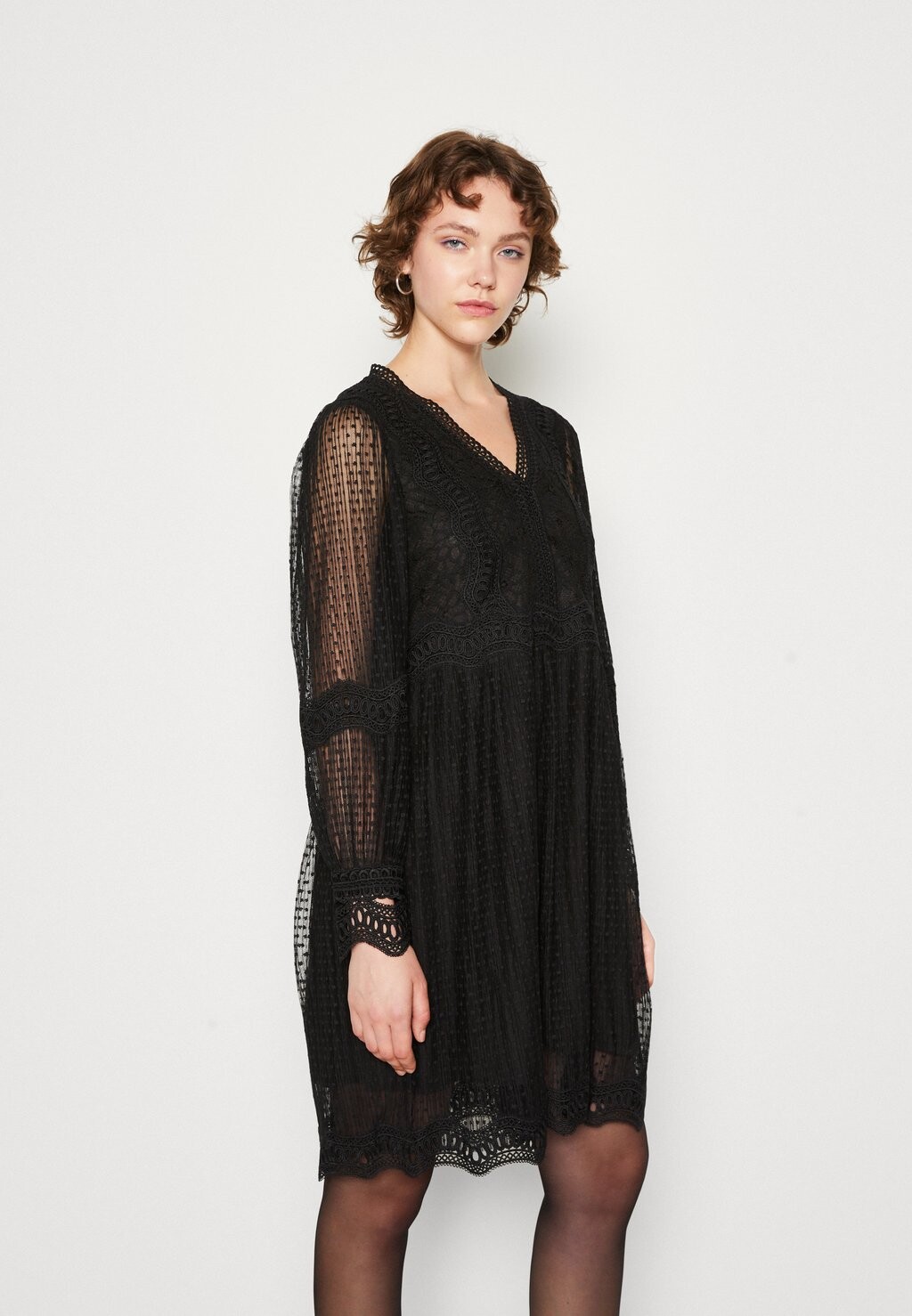 

Элегантное платье Yassophira Dress YAS, черный
