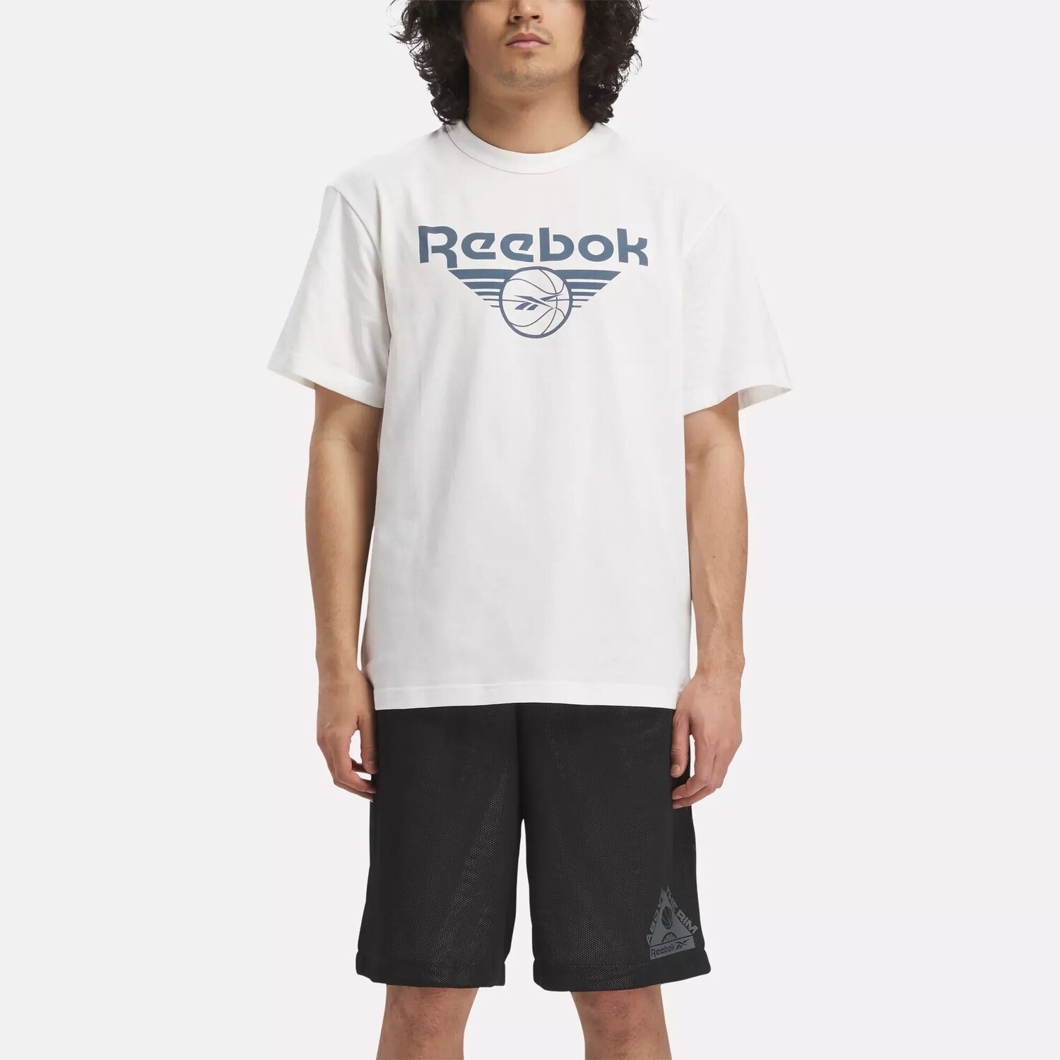 

Футболка с изображением баскетбольного бренда Reebok, белый
