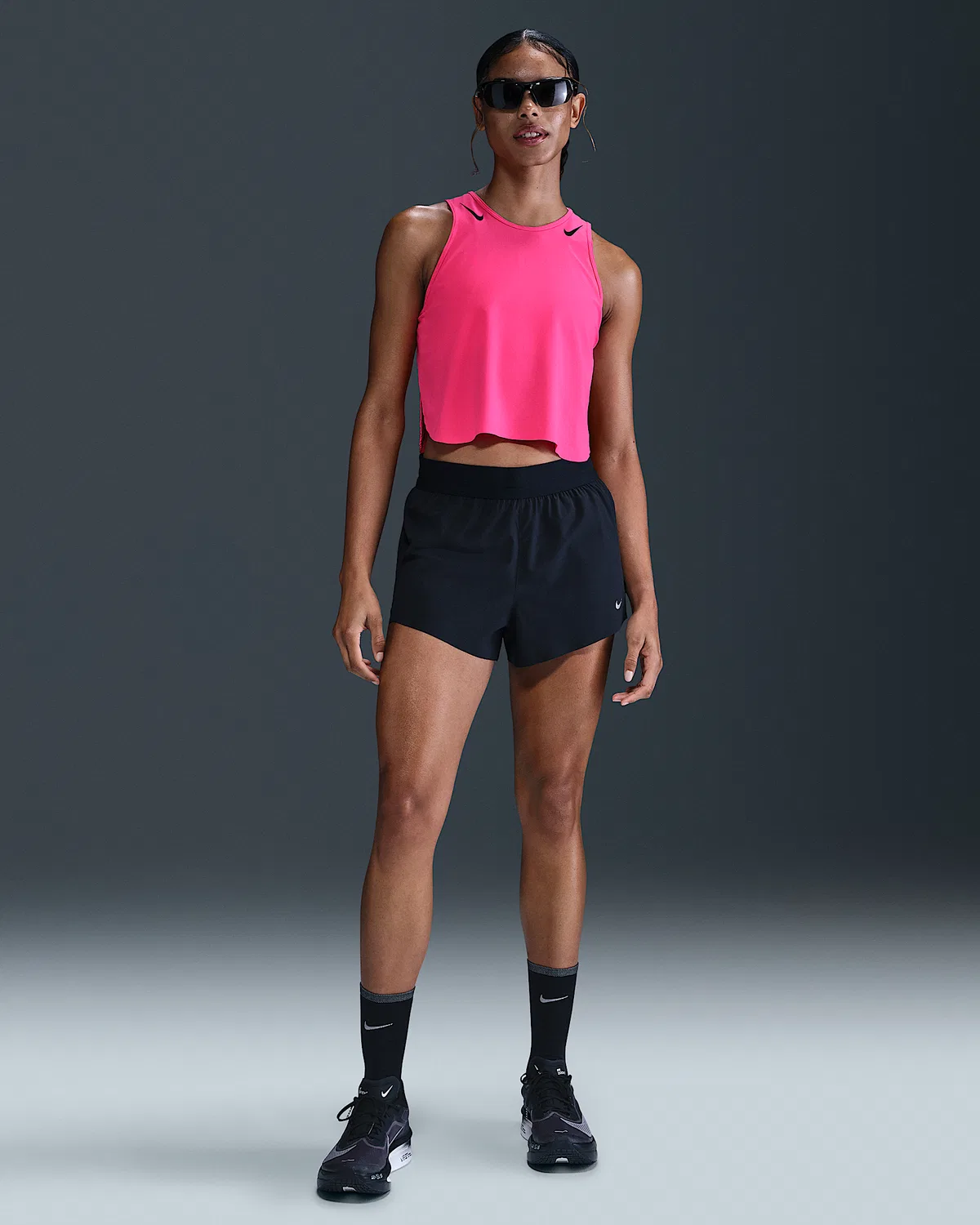 Женский укороченный топ для бега Nike AeroSwift Dri-FIT ADV, Hyper Pink/Black — фото 4