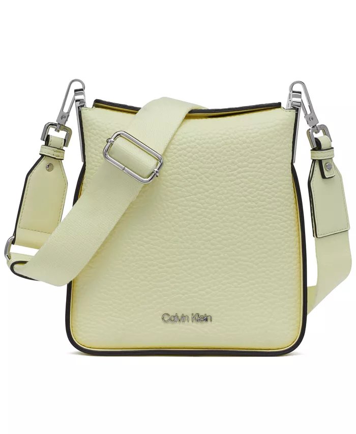 

Фэй Small регулируемая сумка через плечо с магнитным клапаном Calvin Klein, красный
