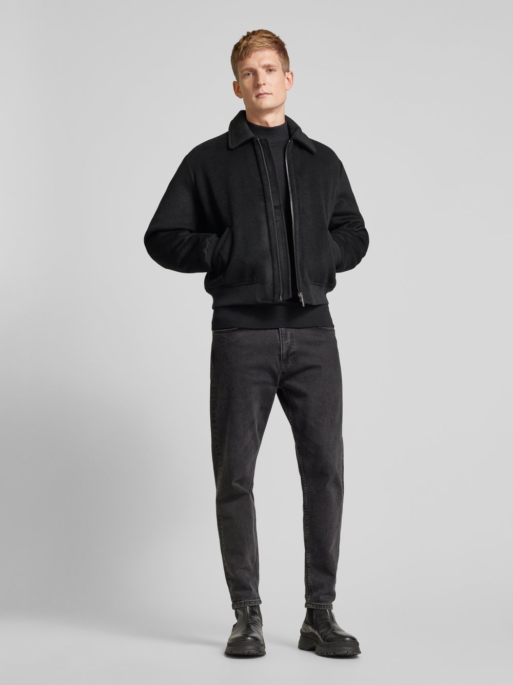 

Куртка с этикеткой CK Calvin Klein, черный