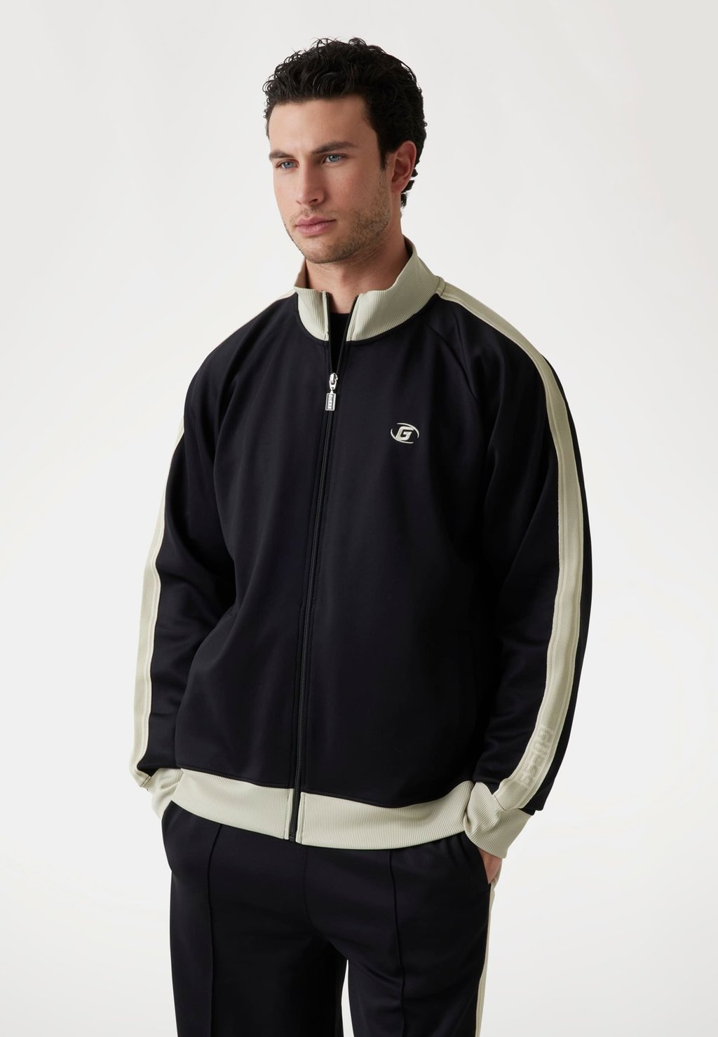 

Толстовка на молнии LOGOSTREIFEN - Bomber Jacket Guess, черный