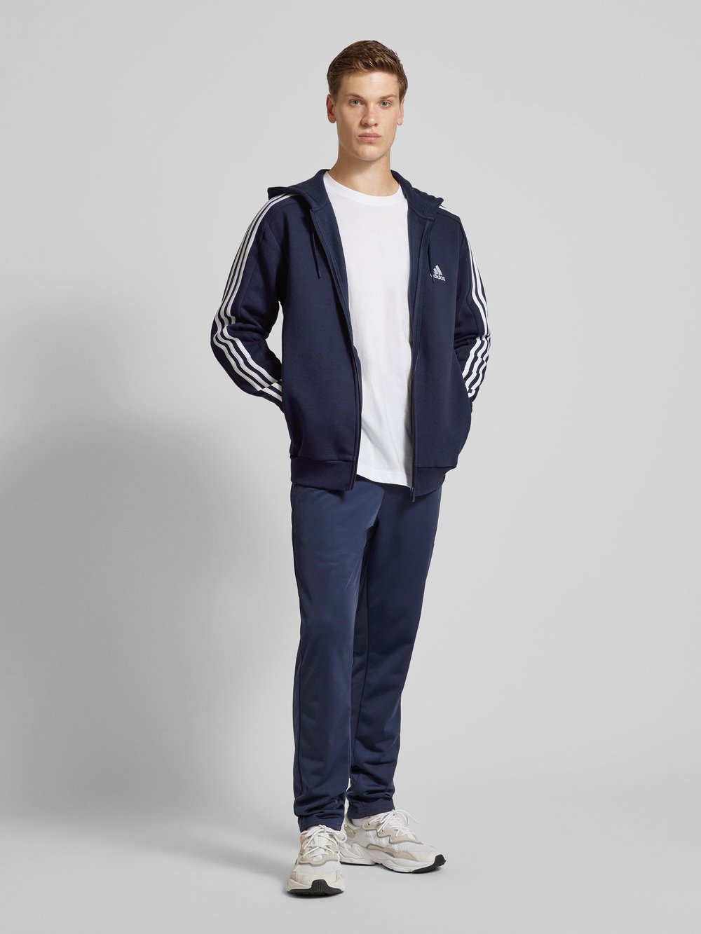 

Толстовка с пришитыми этикетками ADIDAS SPORTSWEAR, темно-синий