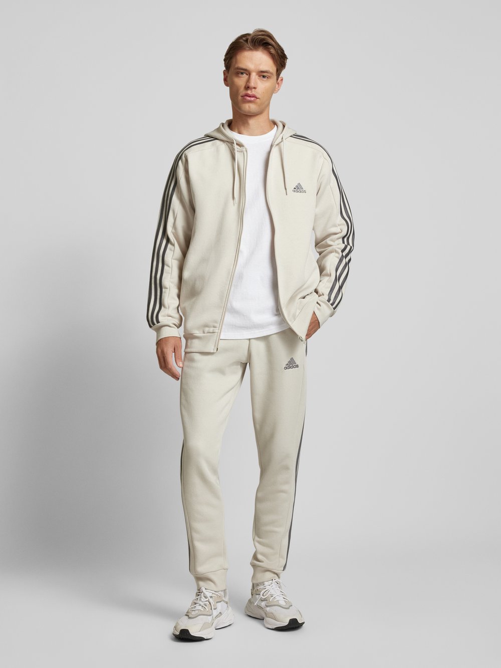 

Толстовка с вышитым логотипом ADIDAS SPORTSWEAR, песочный