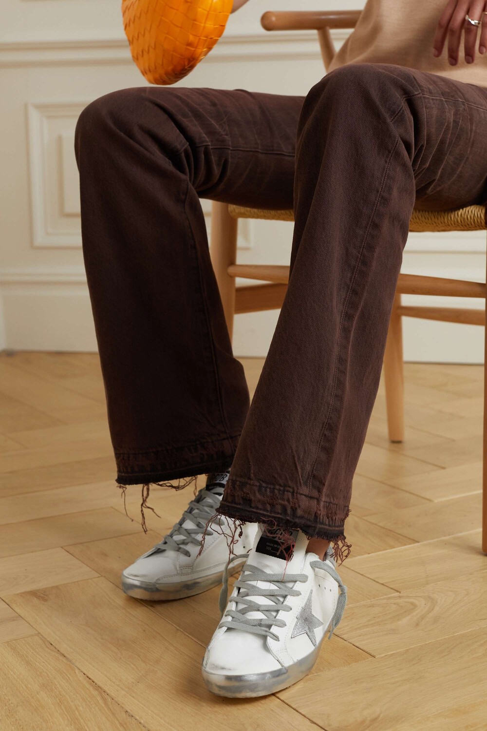 Кроссовки Golden Goose Superstar Distressed Leather, белый/серебристый — фото 4