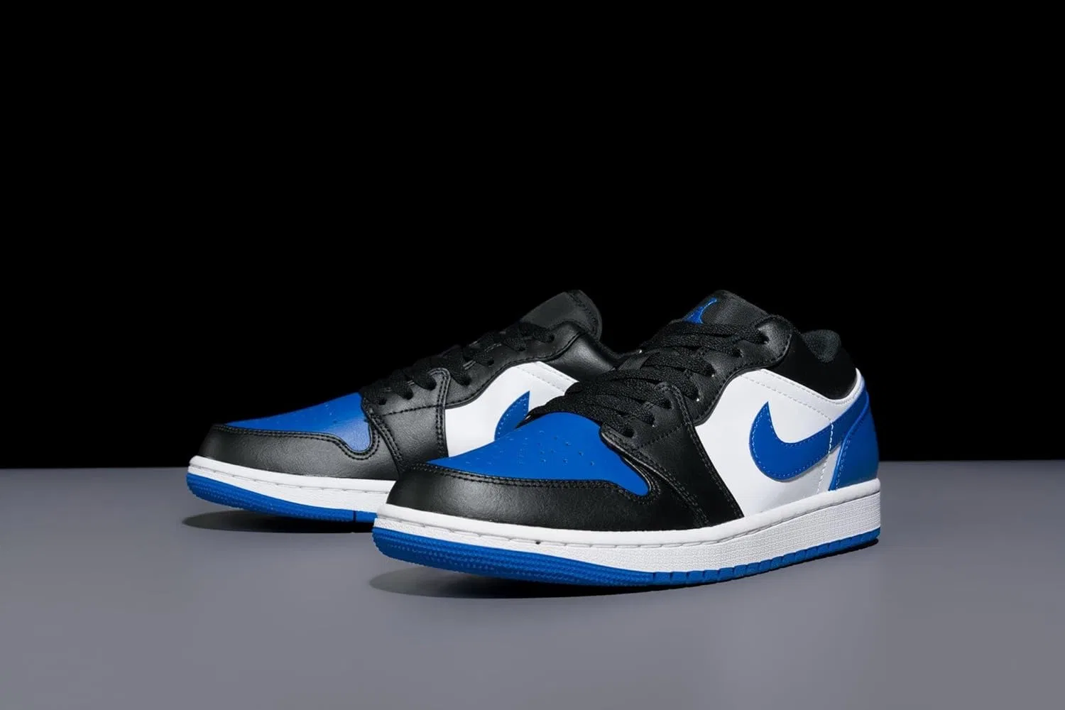 Мужские баскетбольные кроссовки Nike Air Jordan 1 Low, White, Royal Blue, Black, White — фото 4