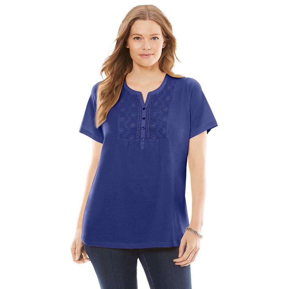 

Женщина в женской футболке Henley с люверсами больших размеров Woman Within, цвет Ultra Blue