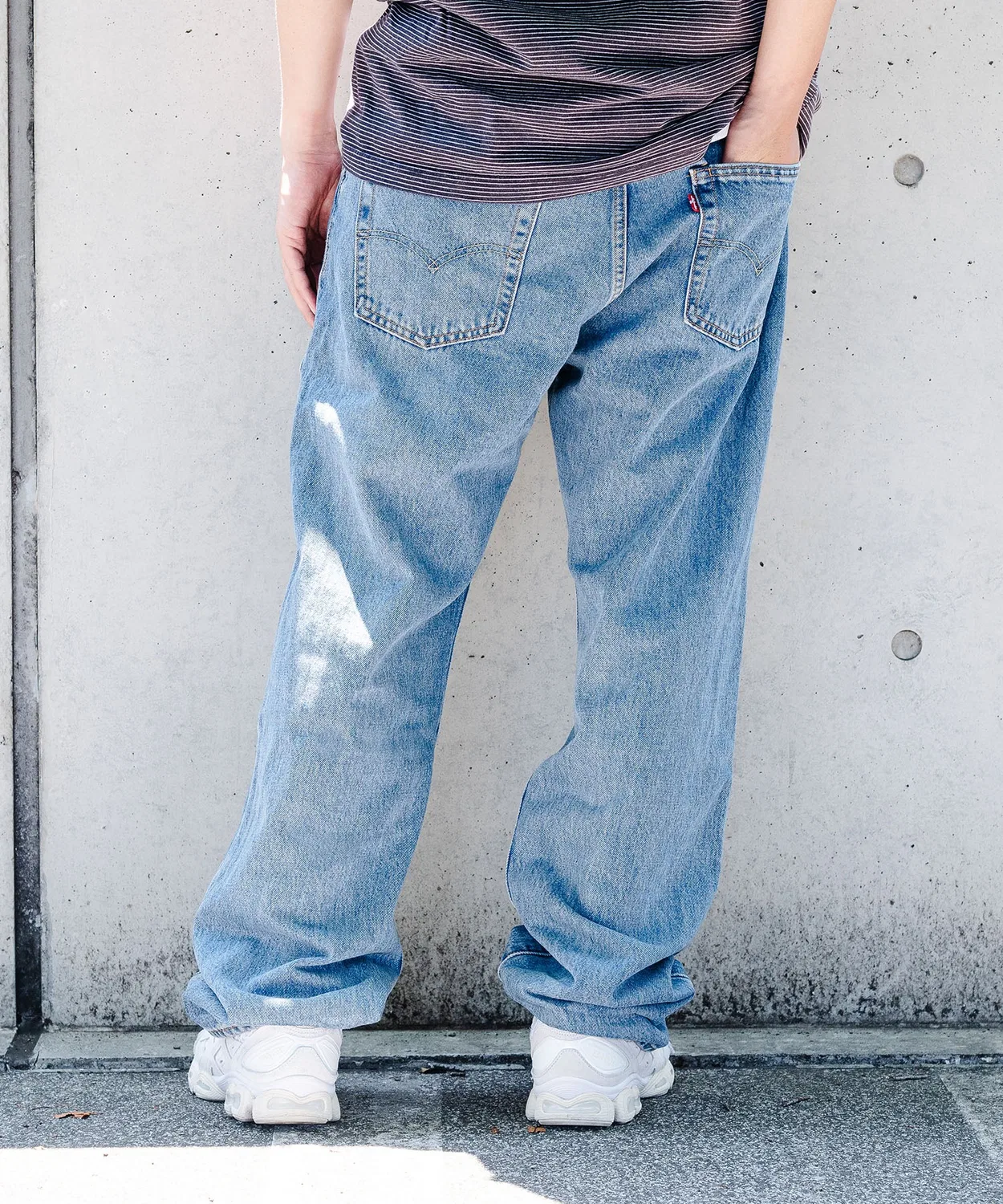 Джинсы Relaxed Straight Levi's 555 из хлопка, цвет индиго — фото 4