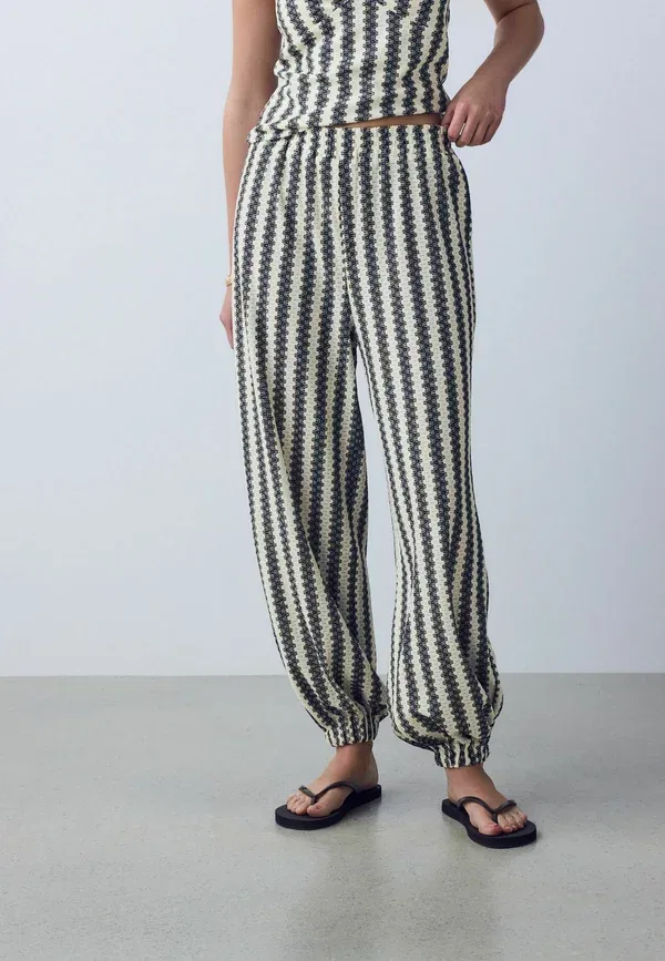Брюки Next Petite fit knitlook barrel leg, черно-экрю в полоску