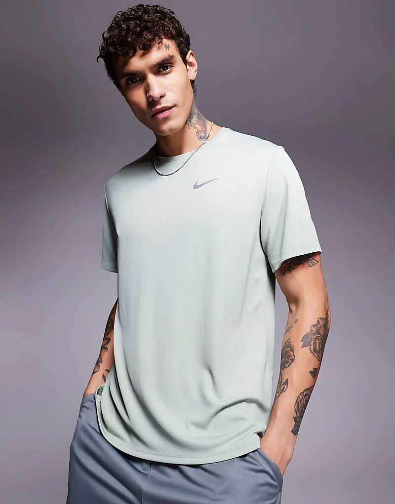 

Футболка Miler Dri-FIT светло-зеленого цвета Nike Running