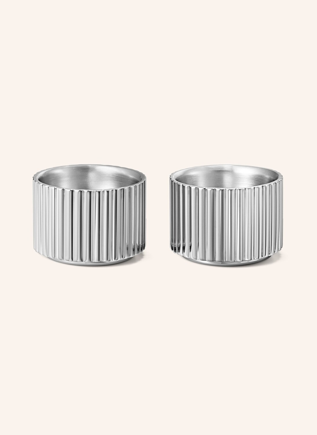 

2 шт - Тарелка Georg Jensen BERNADOTTE, высота 3 см, серебряный