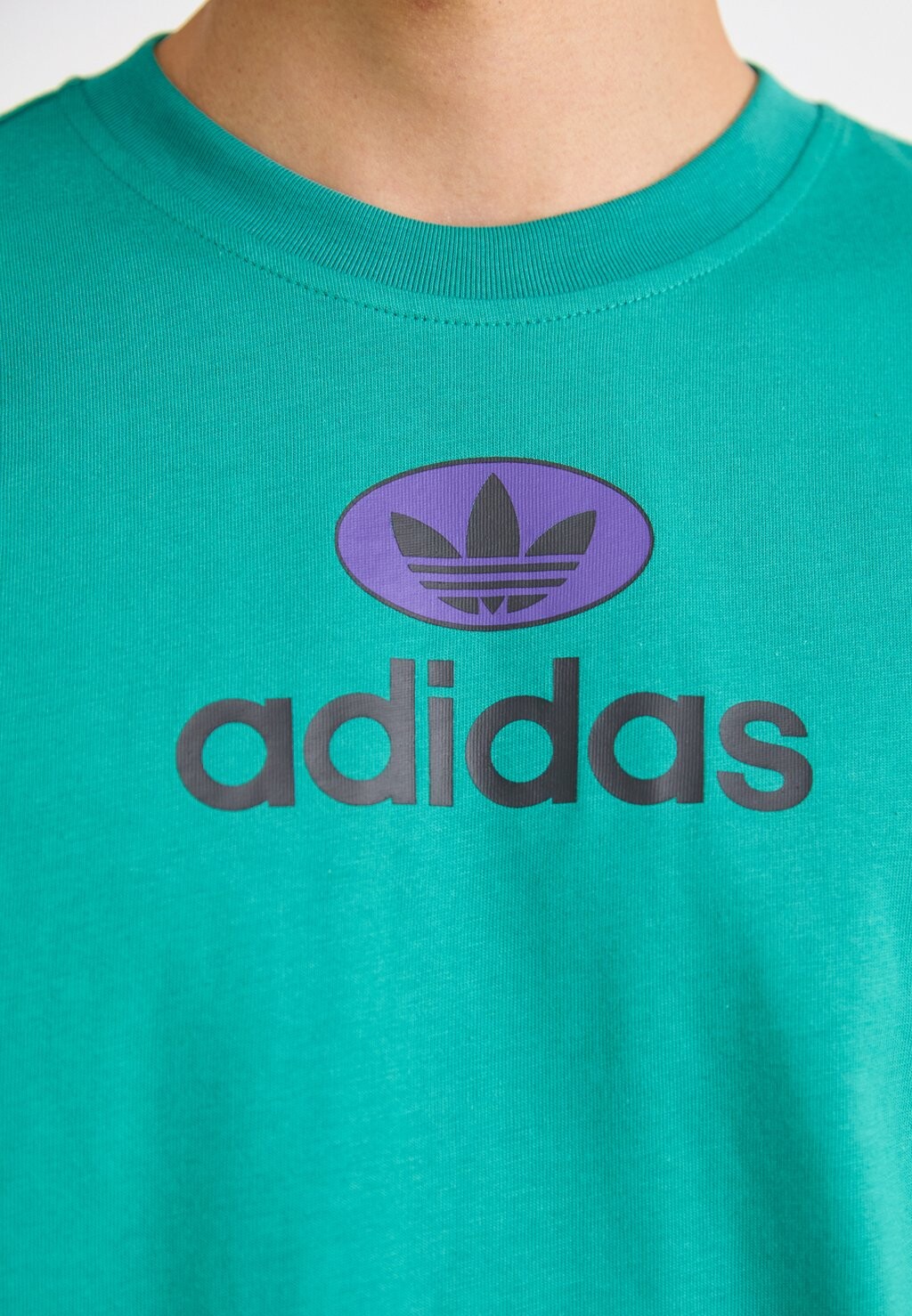 

Футболка с принтом TEE adidas Originals, темно-зеленый