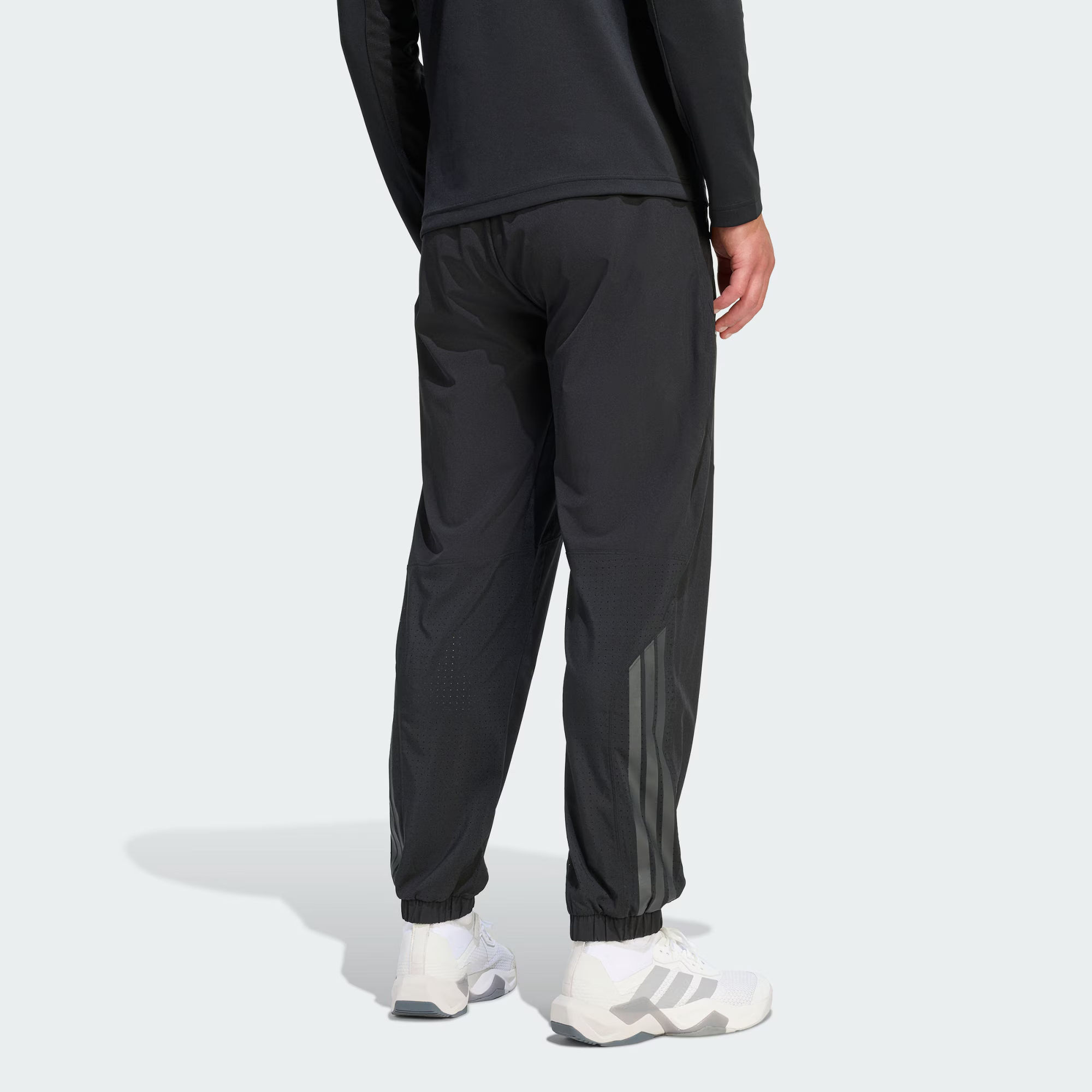 Брюки спортивные мужские Essentials Tech Workout Track Joggers Adidas, черный — фото 4