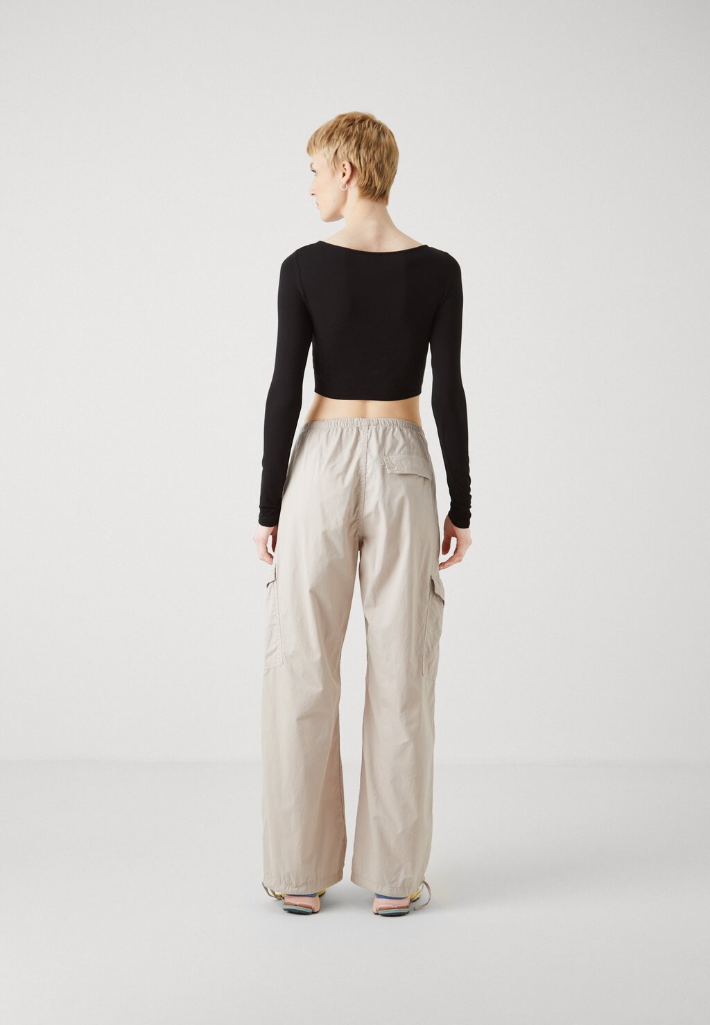 

Рубашка с длинным рукавом SOFT TOUCH CROPPED Gina Tricot Tall, черный