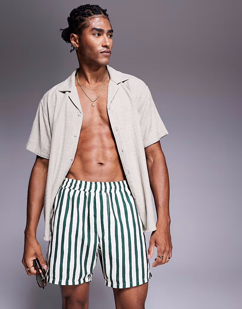 

Плавки-шорты ASOS DESIGN средней длины в зеленую полоску