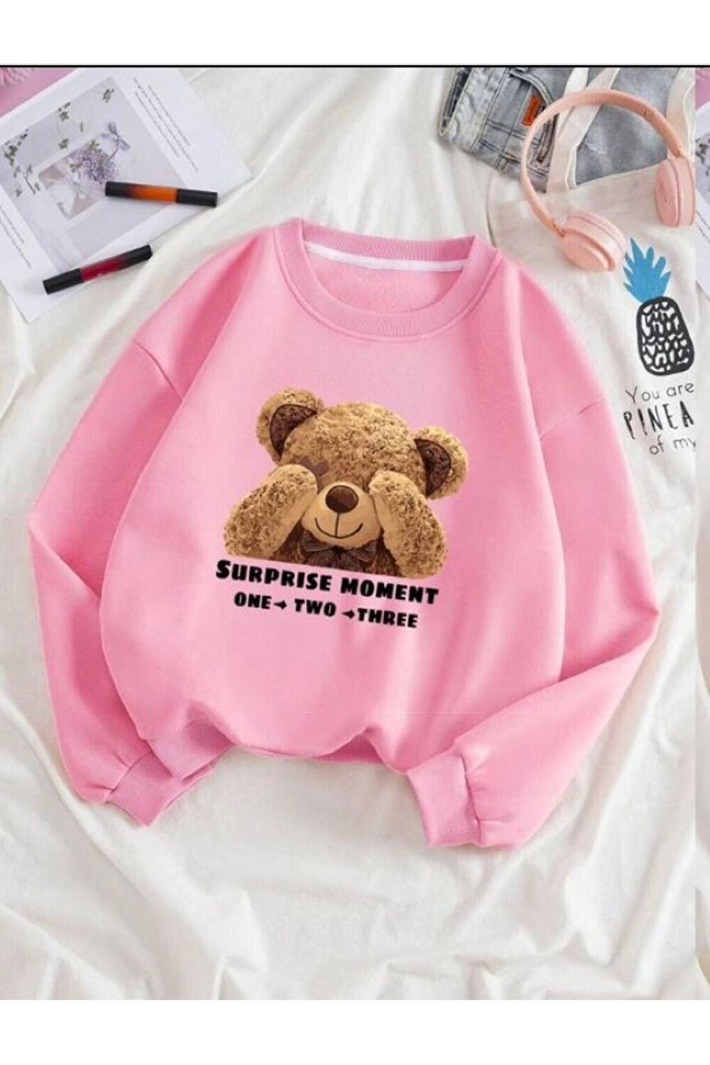 

Женский свитшот с круглым вырезом и принтом PINK Shy Teddy Bear Trendseninle