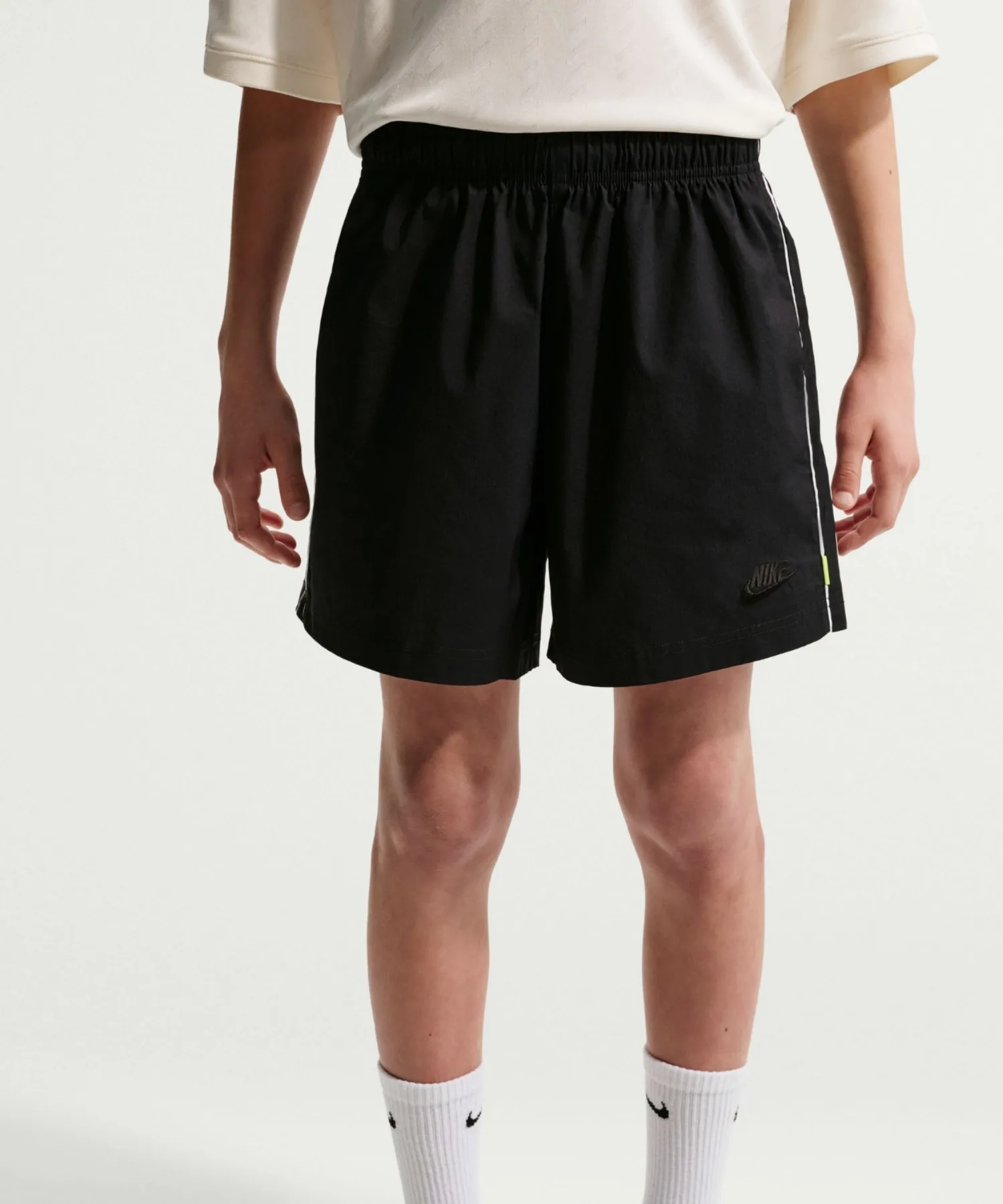 Юношеские спортивные шорты из хлопка Nike Woven IM5501-010 черные — фото 4