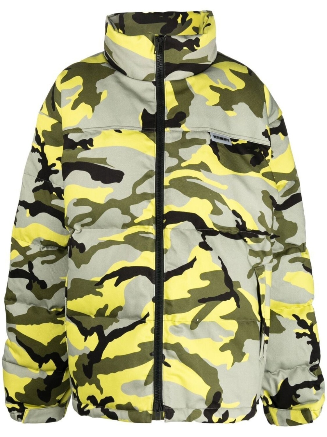 

VETEMENTS пуховик с камуфляжным принтом, зеленый