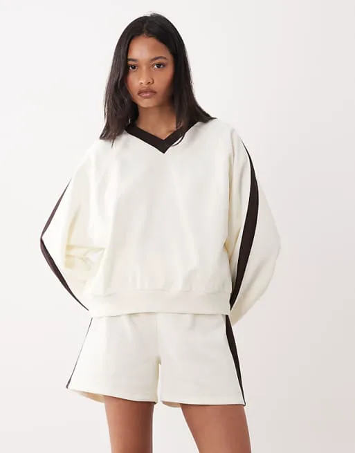 

Комбинированный свитшот с v-образным вырезом и темно-синими и кремовыми полосками ASOS DESIGN, Синий, Комбинированный свитшот с v-образным вырезом и темно-синими и кремовыми полосками ASOS DESIGN