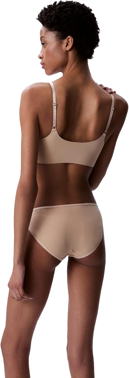 Женский бюстгальтер-бралетт Calvin Klein Invisibles Comfort Seamless с регулируемыми узкими бретельками, Bare — фото 2