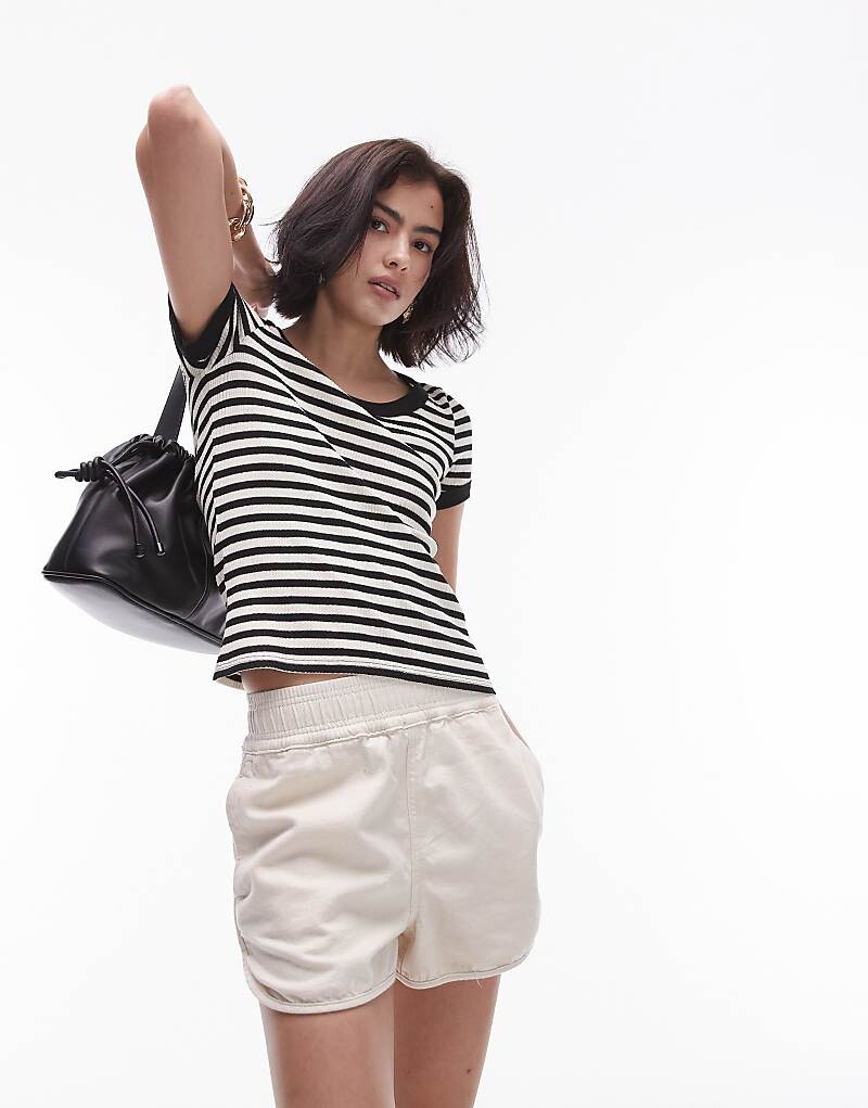 

Topshop = Футболка черно-белая = с вырезом-лодочкой