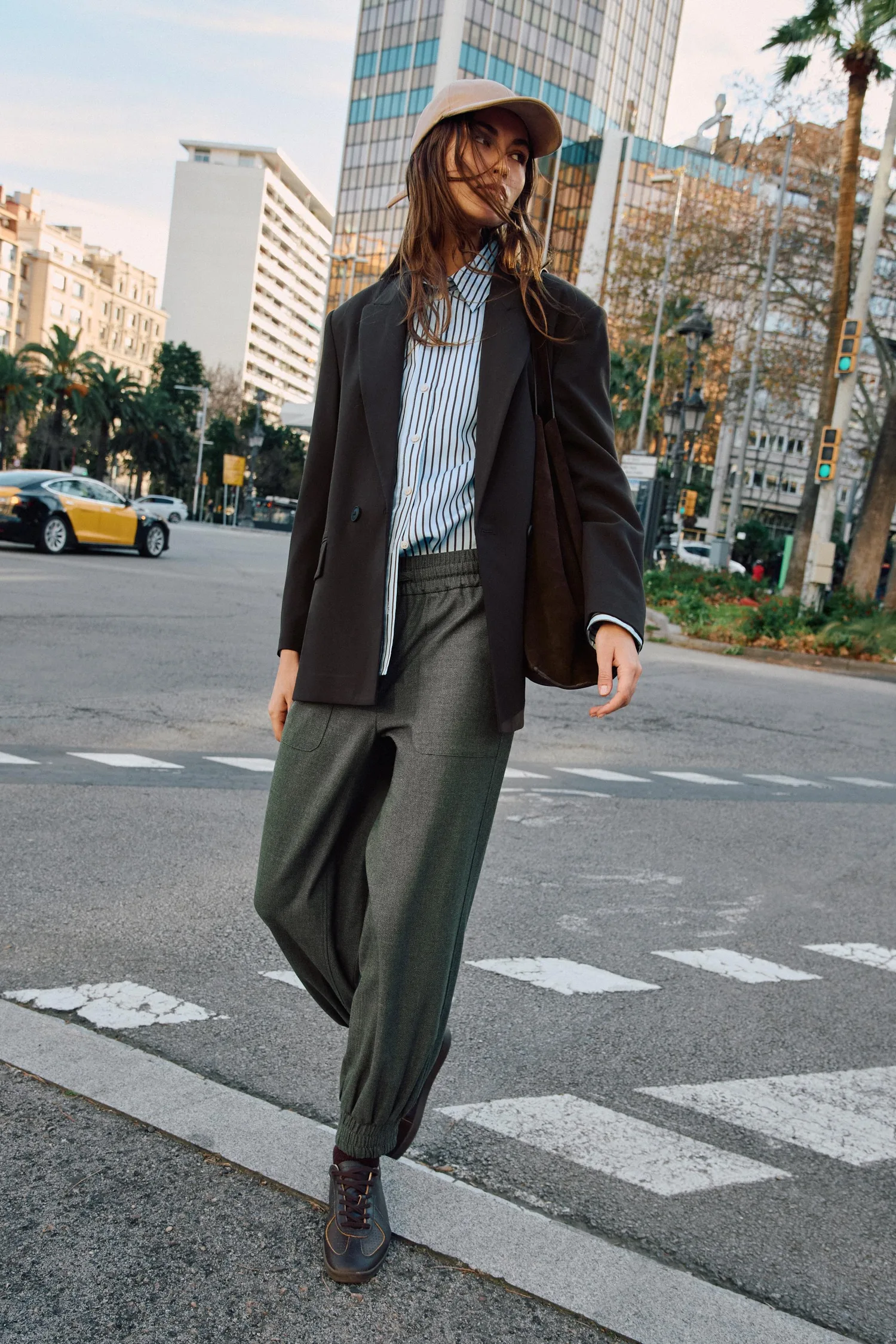 Спортивные брюки с эластичными манжетами Zara, хаки
