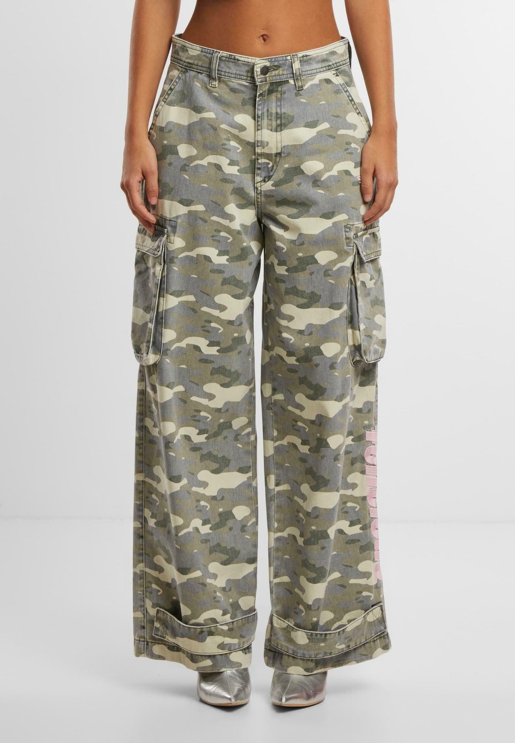 

Брюки карго CAMOUFLAGE FELICIOUS, зеленый