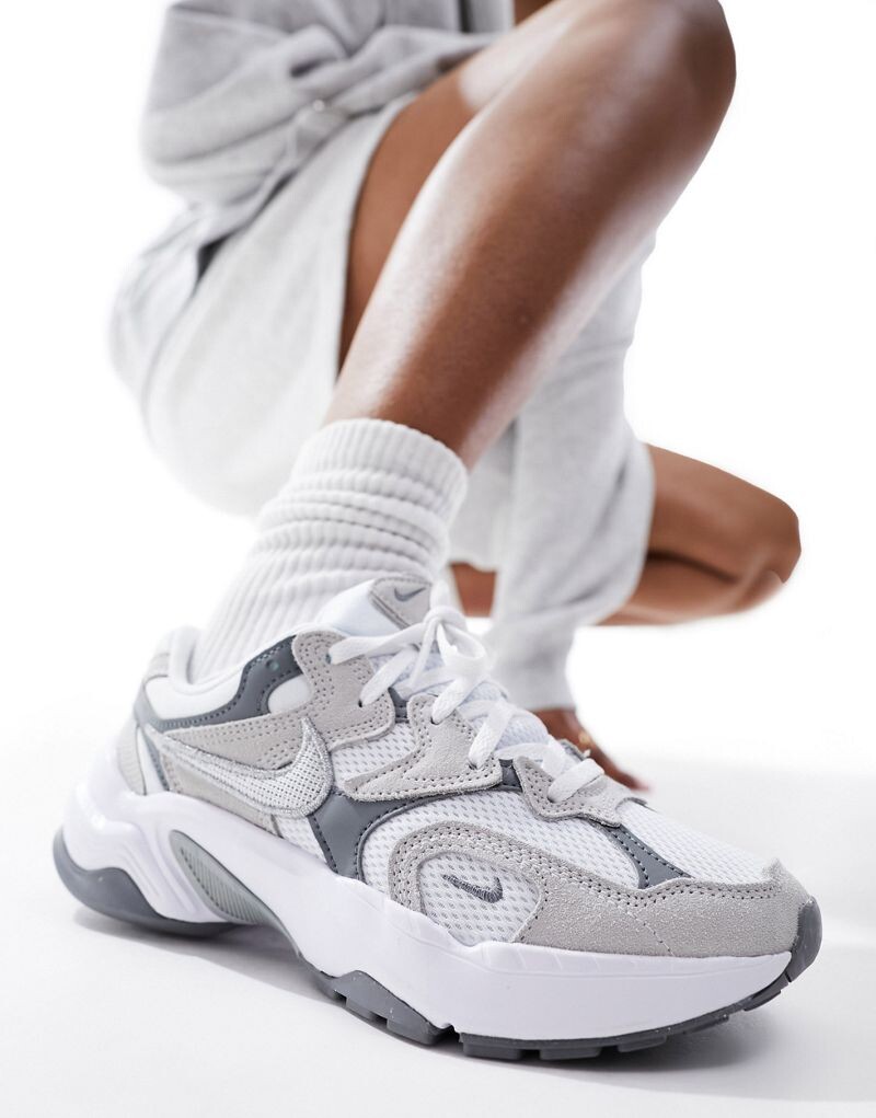 

Кроссовки Nike Runninspo с серо-белыми деталями