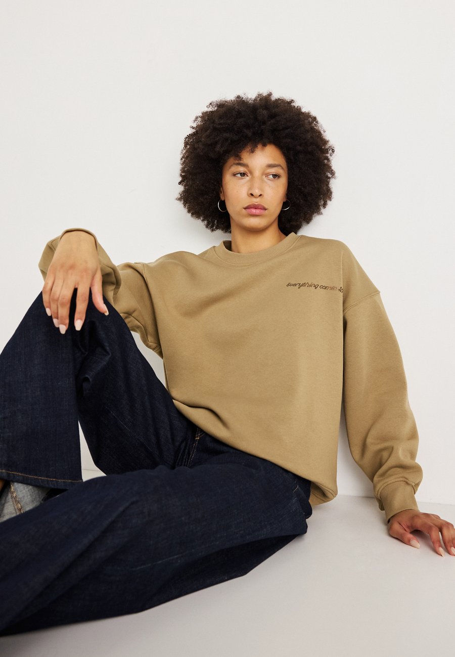 

Толстовка Gina Tricot Sweatshirt, Olive Green /Dark Green