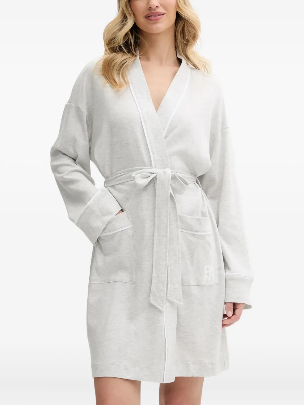 

Халат с отделкой кантами и поясом DKNY, серый