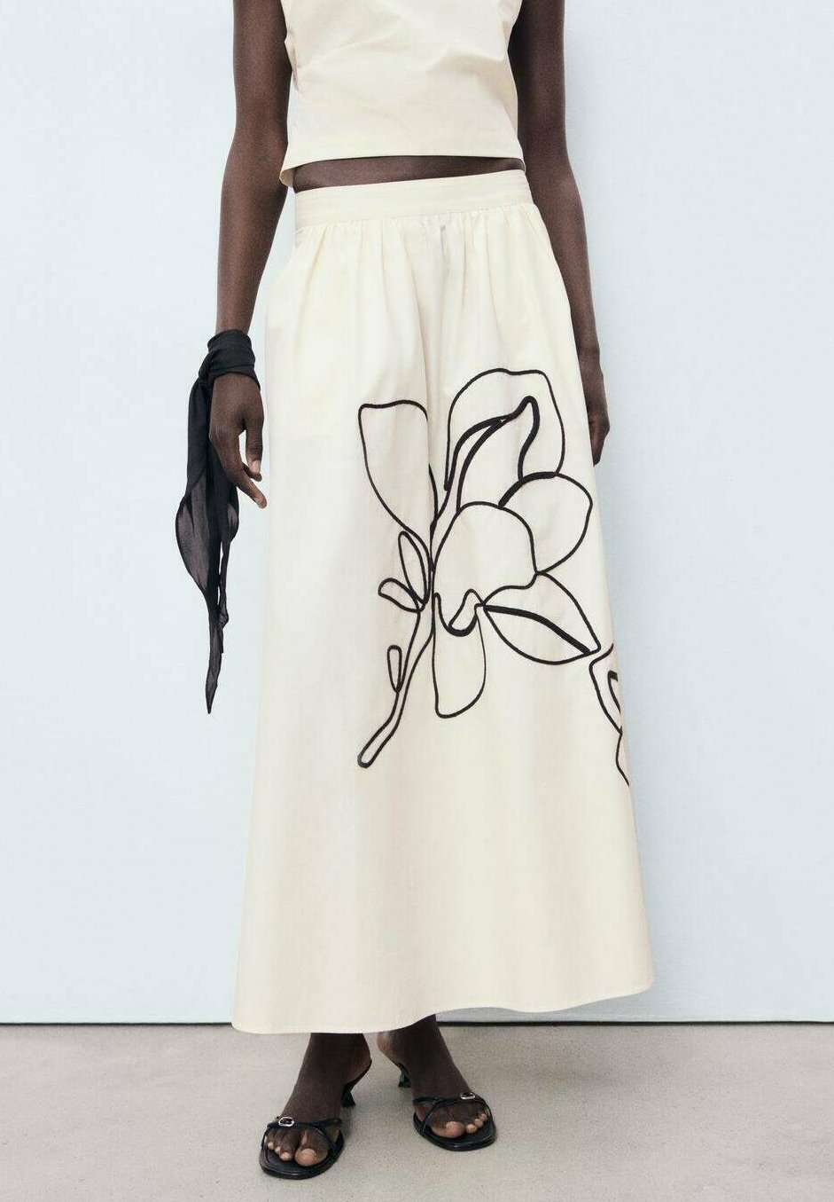 

Юбка макси EMBROIDERED Mango, кремовый