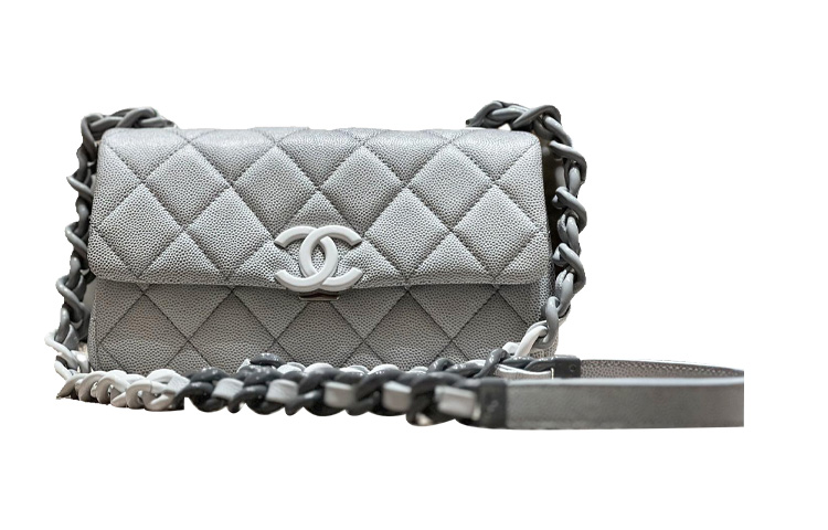 

CHANEL Миниатюрная женская сумка через плечо из телячьей кожи серого цвета