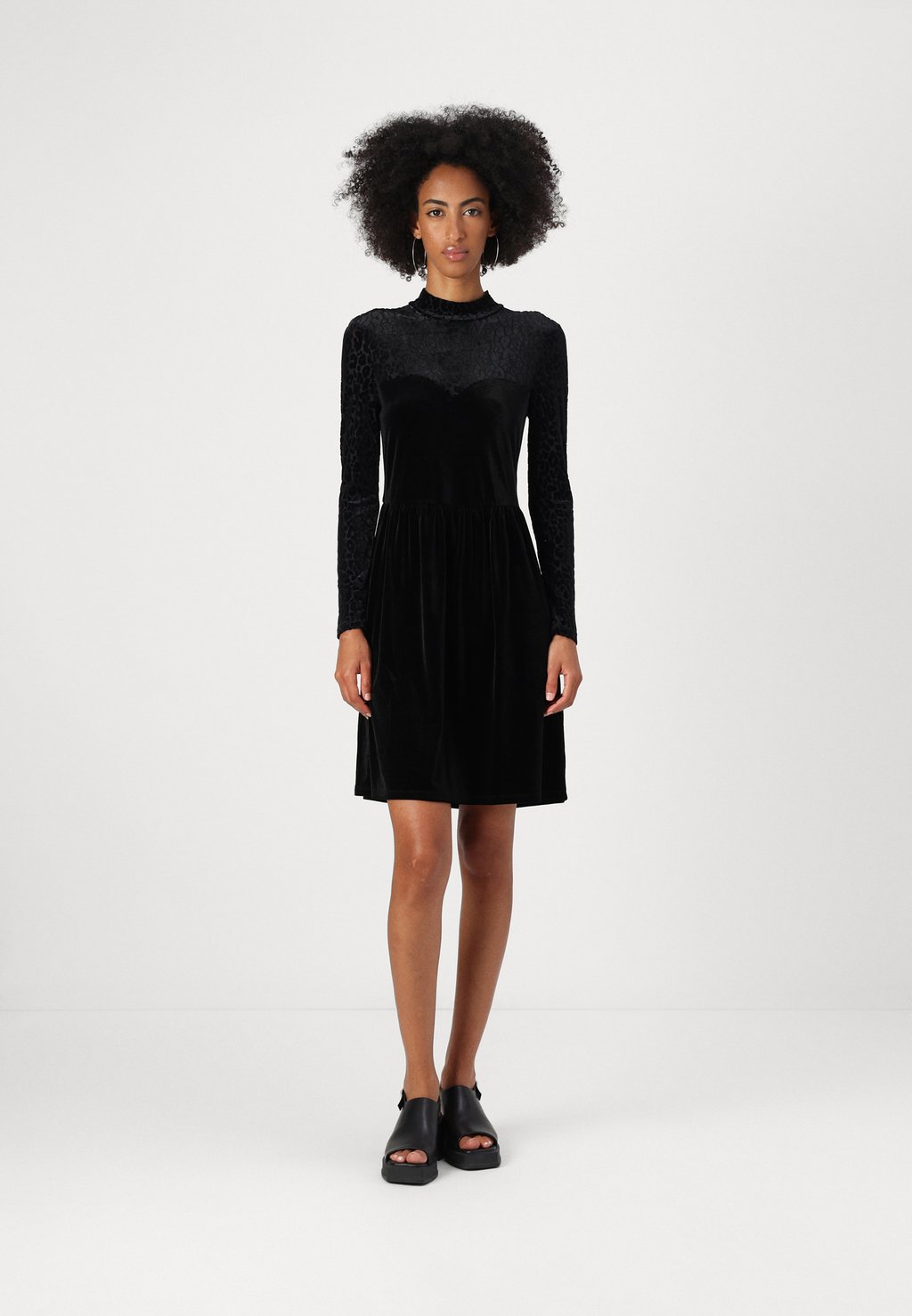 

Коктейльное/вечернее платье ONLELIANA HIGH NECK DRESS ONLY, черный