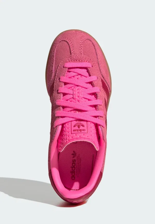 Кроссовки для зала Adidas Originals Gazelle indoor trainers, ярко-розовый, командный красный, золотистый металлик — фото 3