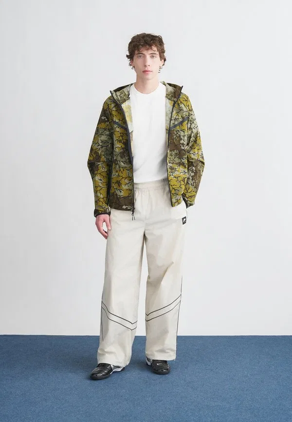 Легкая куртка Nike Sportswear, Olive Flak/Black — фото 2