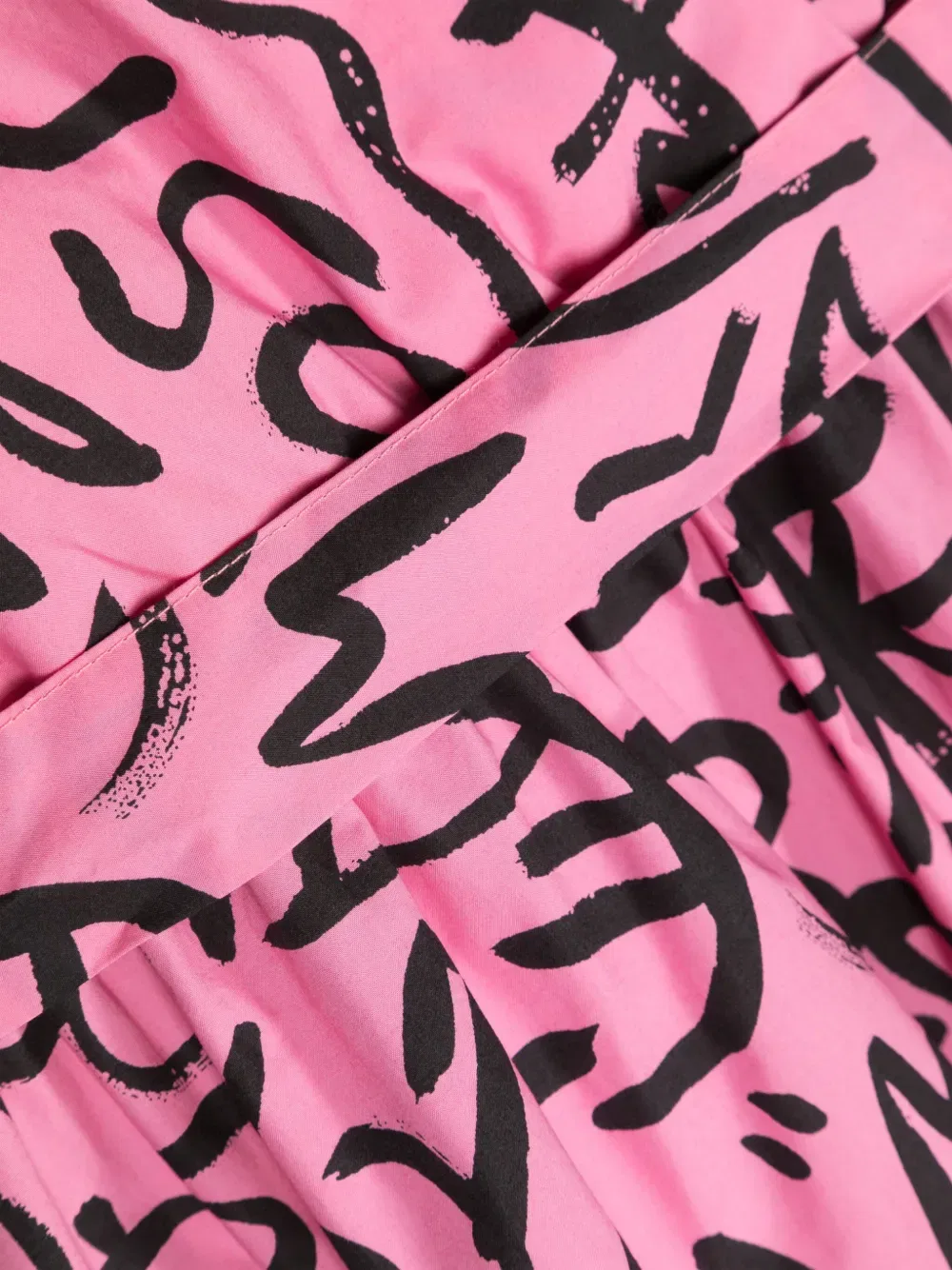 Хлопковое платье с принтом граффити Moschino Kids, розовый — фото 3