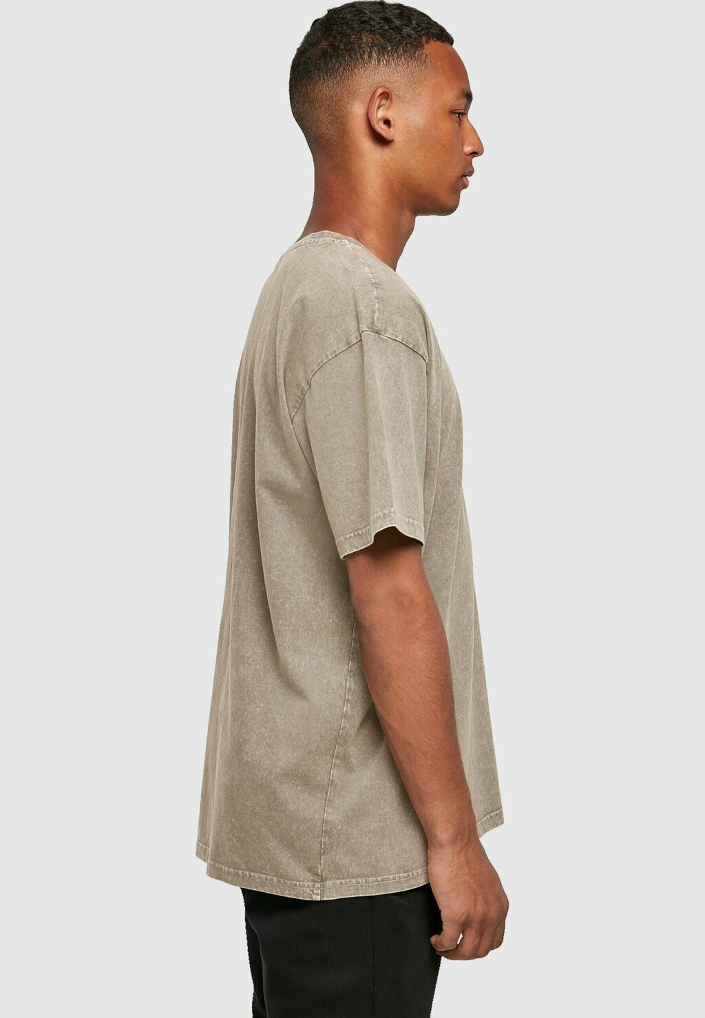 

Футболка с принтом FRIDA KAHLO FRAME THREE ACID WASHED HEAVY OVERSIZE TEE Merchcode, хаки