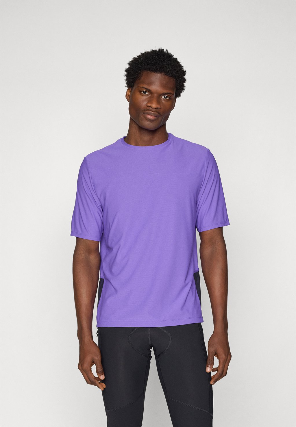 

Спортивная футболка CREW NECK EXPLORER ODLO, фиолетовый