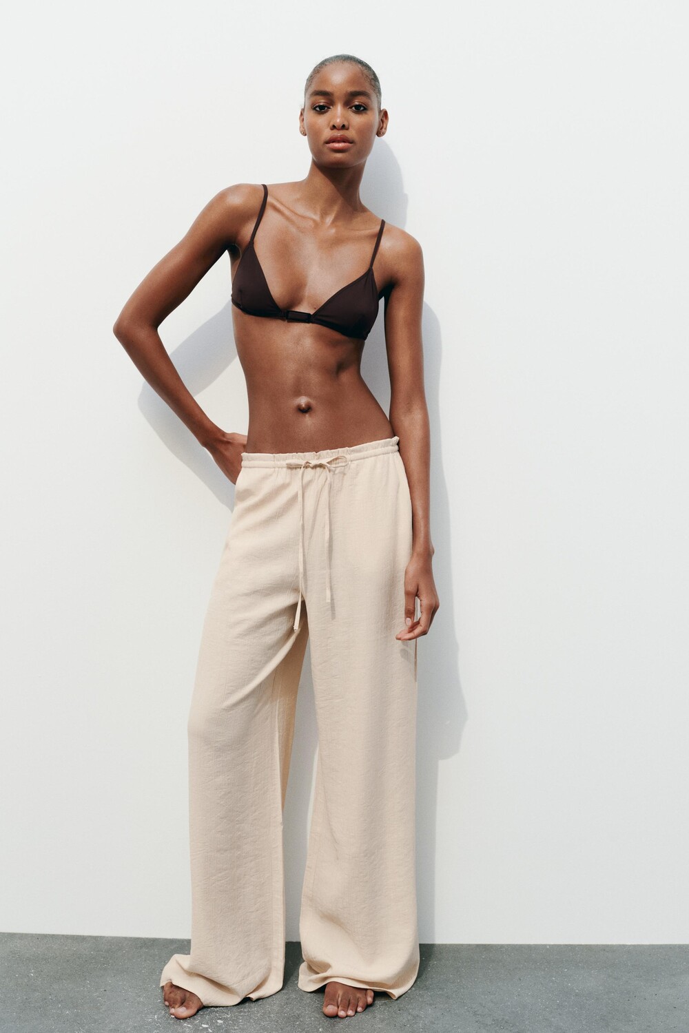 

Брюки с тектурой ZARA, слоновая кость