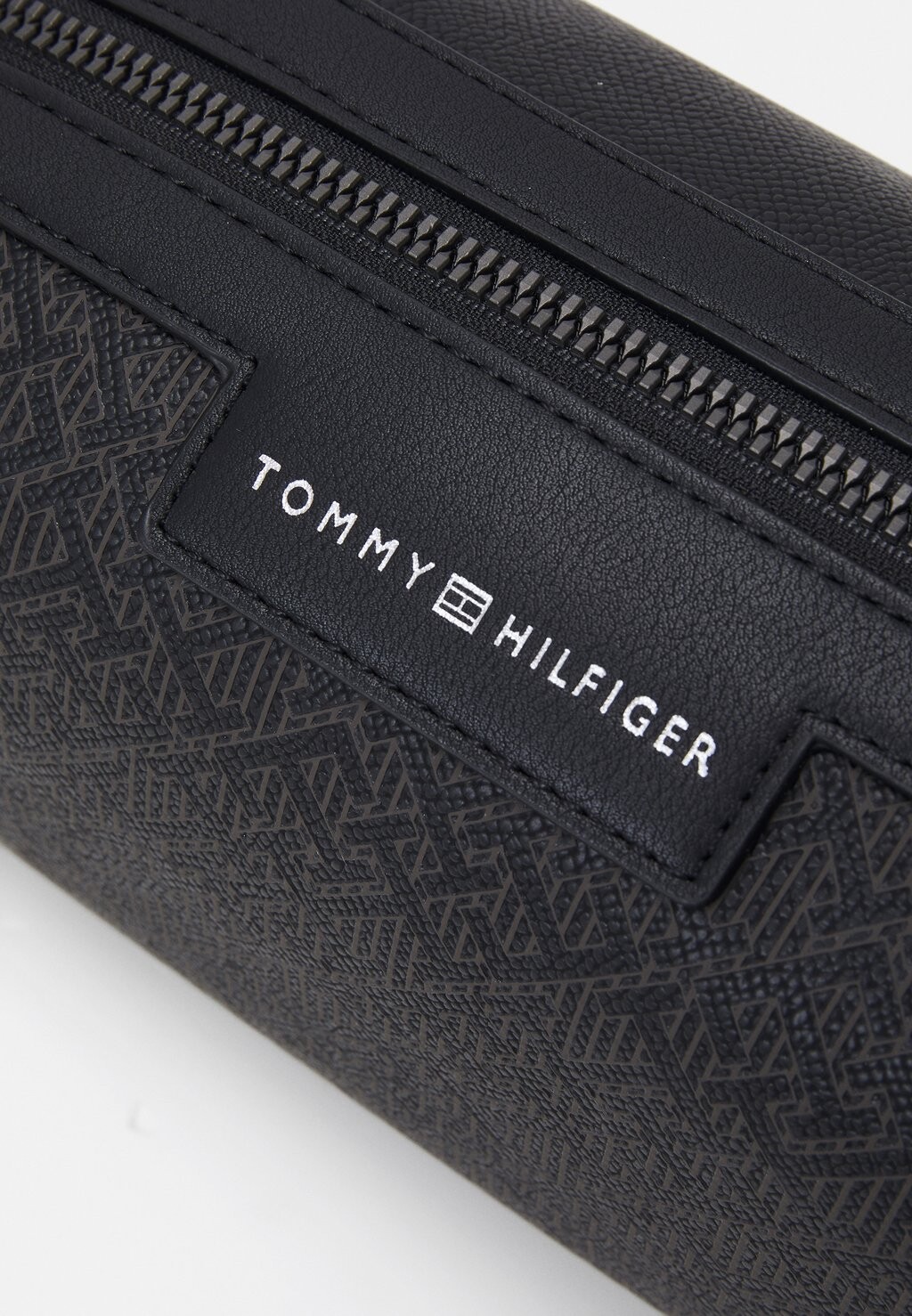 

Косметичка MONOGRAM MED WASHBAG UNISEX Tommy Hilfiger, черный
